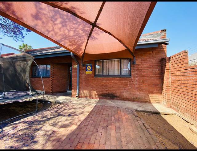 2 BEDROOM TOWNHOUSE FOR SALE IN ANNADALE